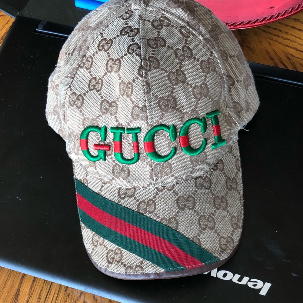 🚨 Gucci hat🚨 make your OFFER🙏🏽